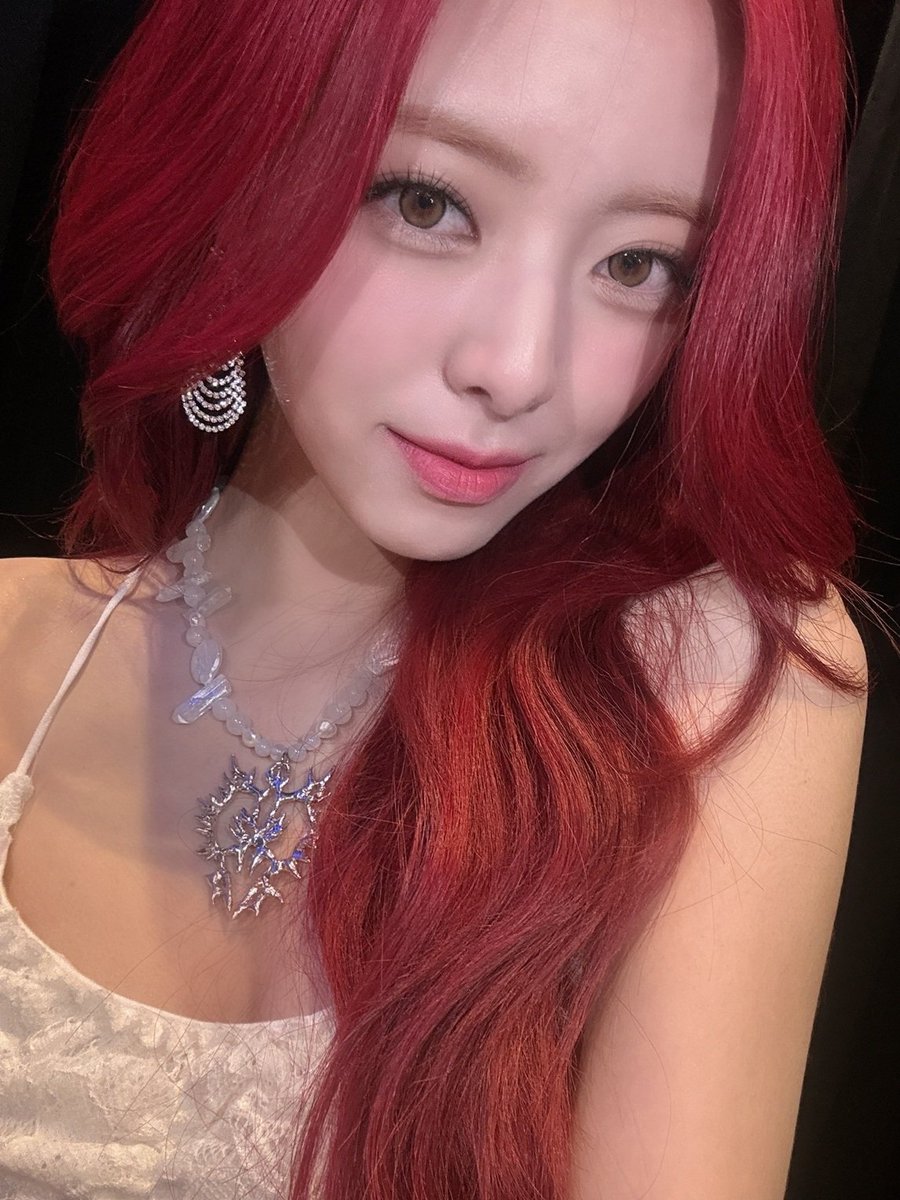 yunasgin's tweet photo. 선물처럼 찾아온 유나의 "You &amp; Me". https://t.co/xORL41EBsl