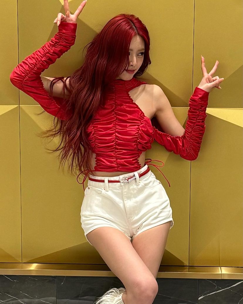 yunasgin's tweet photo. 𝓟ost-performance, a whimsical tableau unfolds as I cling to the yellow wall, evoking the charm of a child captured in timeless innocence. A visage adorned with 𝐜𝐡𝐞𝐞𝐫 𝐚𝐧𝐝 𝐬𝐰𝐞𝐞𝐭 smiles paints a portrait of joy, encapsulating the post-performance euphoria ₍⑅ᐢ..ᐢ₎ https://t.co/5NWsAdwCKG