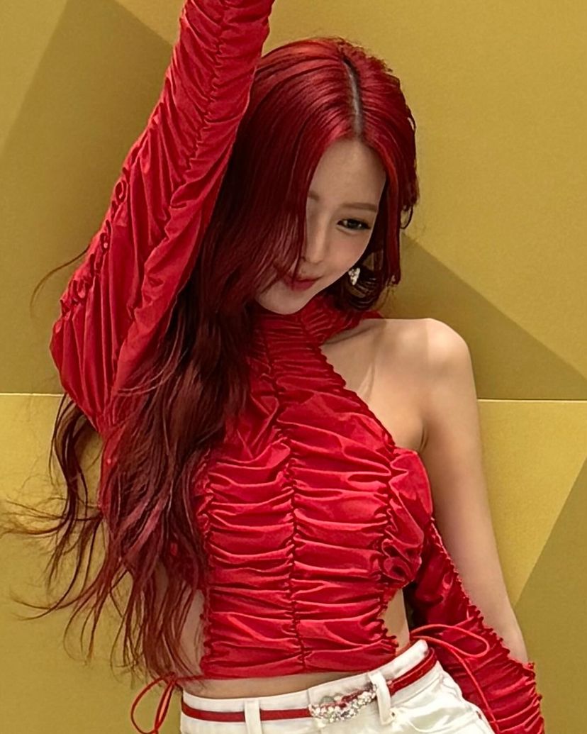 yunasgin's tweet photo. 𝓟ost-performance, a whimsical tableau unfolds as I cling to the yellow wall, evoking the charm of a child captured in timeless innocence. A visage adorned with 𝐜𝐡𝐞𝐞𝐫 𝐚𝐧𝐝 𝐬𝐰𝐞𝐞𝐭 smiles paints a portrait of joy, encapsulating the post-performance euphoria ₍⑅ᐢ..ᐢ₎ https://t.co/5NWsAdwCKG