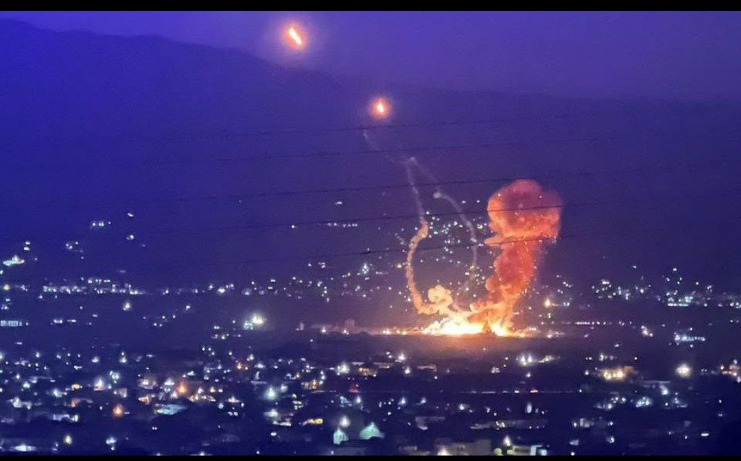 SahabVillain's tweet photo. हिजबुल्लाह ने उत्तरी इज़राइल में 80 रॉकेट दागे।
#HIZBULLAH
#earthquake
#ceasefire
#Netanyahu
#afgans
#badlapur https://t.co/ilWEB4UDcX