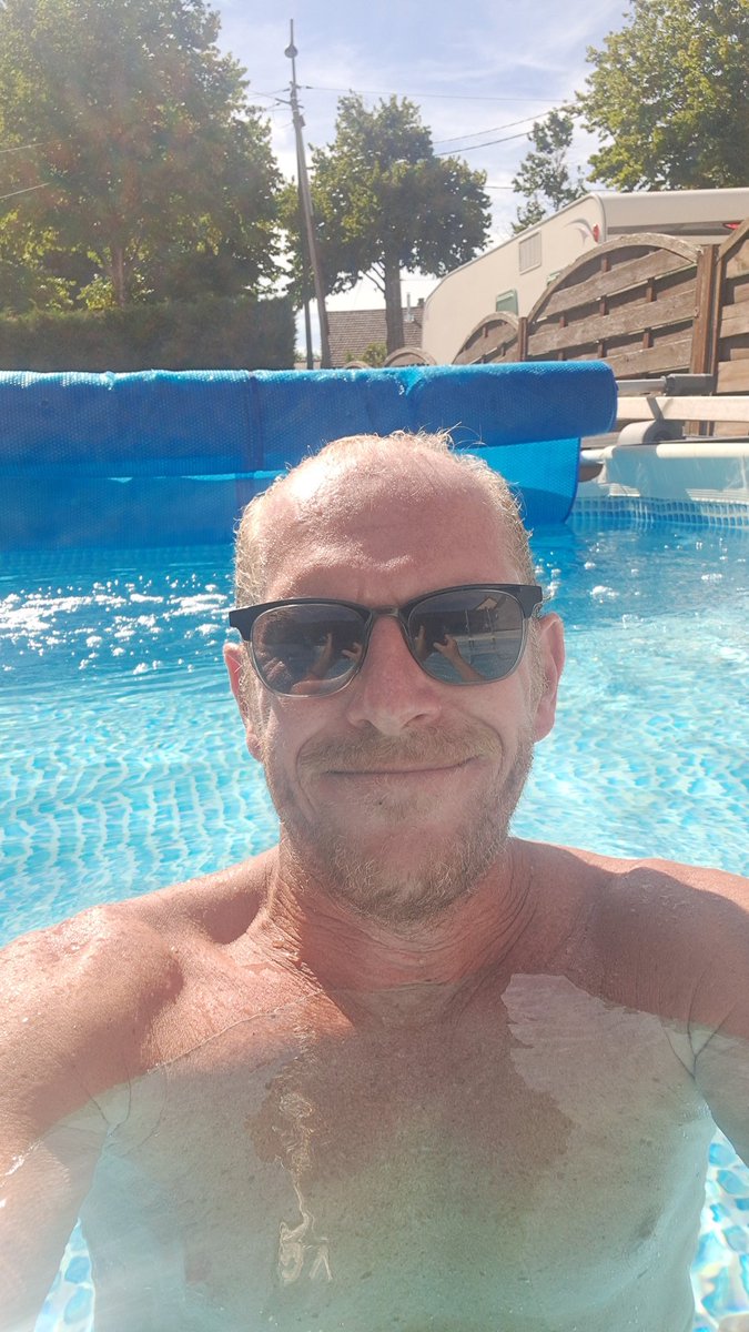 MenagerBruno's tweet photo. Cherche un peu de chaleur 🤩
#piscine #jacuzzi https://t.co/vOZbADgUX9