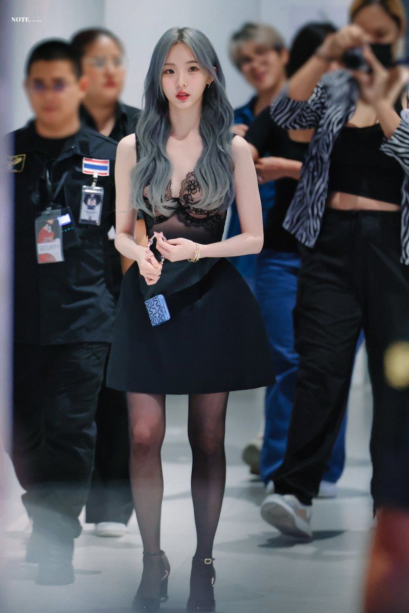 รูปจากบซ.จีนคือให้ความรู้สึกไอดอลจีนไม่เปลี่ยนแปลง แล้วลุคเนเน่วันนี้คือถูกต้องมากๆๆๆๆๆๆ สวยยยยเหมือนไม่มีอยู่จริง😍 

ชีตอมจีนคืดถึงเนเน่สินะ บินมาไทยกันค่า☺️

#LifestyleAsiaTH Nene​ x LSA50ICONS