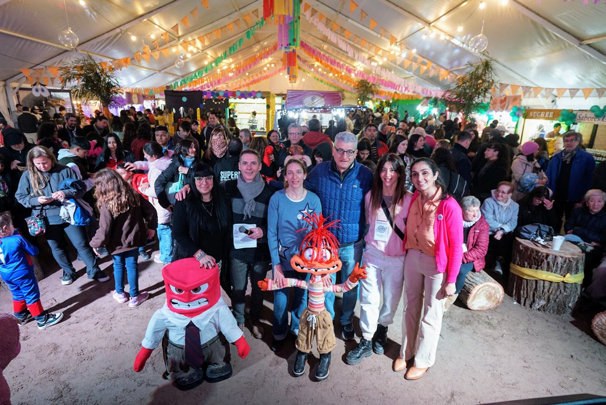 BarreraGusOk's tweet photo. ¡La Fiesta Nacional del Chocolate Artesanal #ChocoGesell fue éxito! Un claro ejemplo de que las Fiestas Populares son importantísimas para nuestra actividad económica. No logramos que sea fin de semana largo, pero aún así fue una fiesta multitudinaria. https://t.co/oFulmbYgUJ