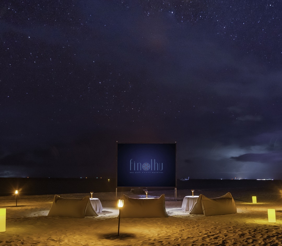 سينما تحت النجوم في جزر #المالديف 
تجربه لاتنسى
