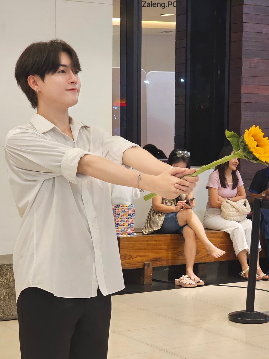 Zalengofficial's tweet photo. ผมโตพอ ที่จะเป็นแฟนพี่ได้หรือยังค้าบ😉
@leng_pct 
#Zaleng
#หยกขาวศรทอง https://t.co/IBSrWlK4Pc
