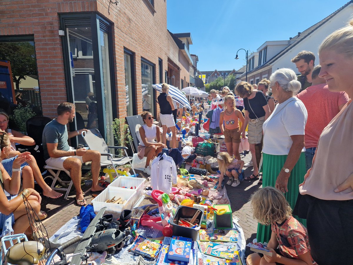 📢 Niet vergeten: morgen (woensdag) tussen 15:00 en 17:00 uur vindt de  kaartverkoop voor de kindervlooienmarkt plaats in de Commanderij (Commandeursweg 44, Bennekom)!