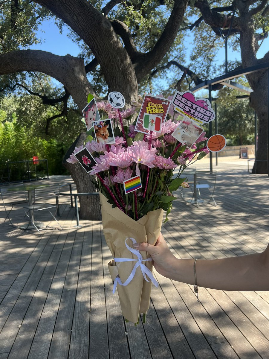 luanag94's tweet photo. También hicimos esteee 💖💐 https://t.co/z6WOA20cyT