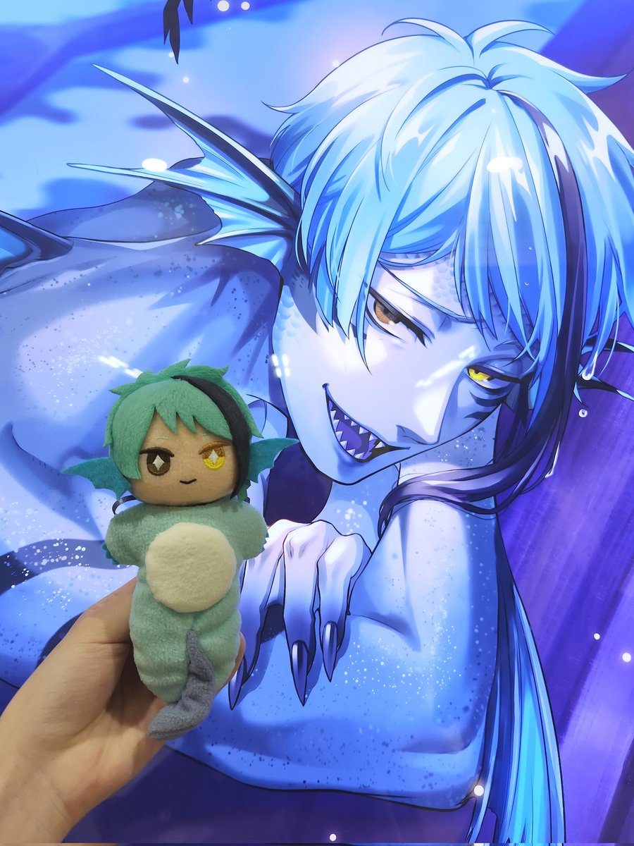 1122yak's tweet photo. 人魚と並ぶとぬん魚の小さき命感が際立つな🧜‍♂️ https://t.co/vOgoEeSbqq