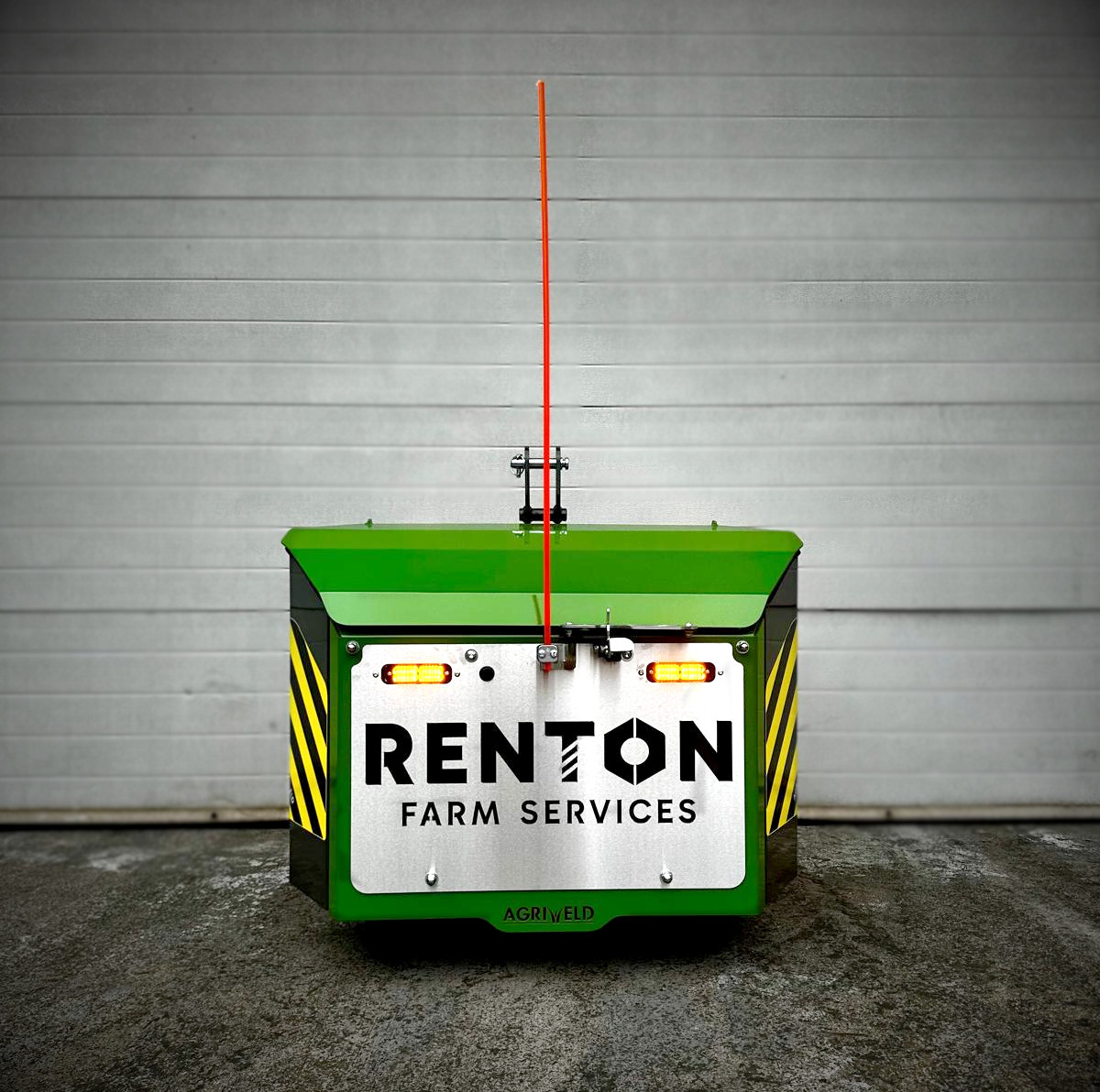 AgriweldLtd's tweet photo. Don't need lots of storage?
The Agriweld close coupled transport box is the answer.
This little cracker is for Renton Farm Services LTD who opted for the stainless steel faceplate and front LED upgrades to really show things off nicely. The lasercut logo completes it.
#agriweld https://t.co/yMSu9ok6in