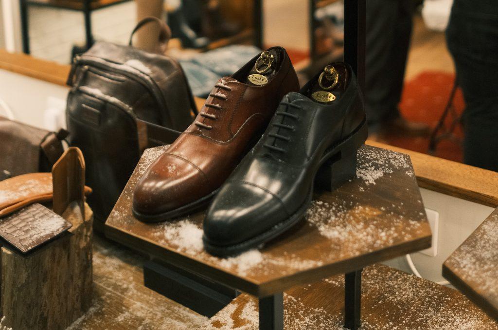 Drapers's tweet image. British premium footwear brand Loake announced that it is rolling out digital product passports across its entire range ahead of the EU regulations. Read the full story below. bit.ly/3YR03U0

#DPP #DPPs #loake #footwear #fashion #retail #retailnews
