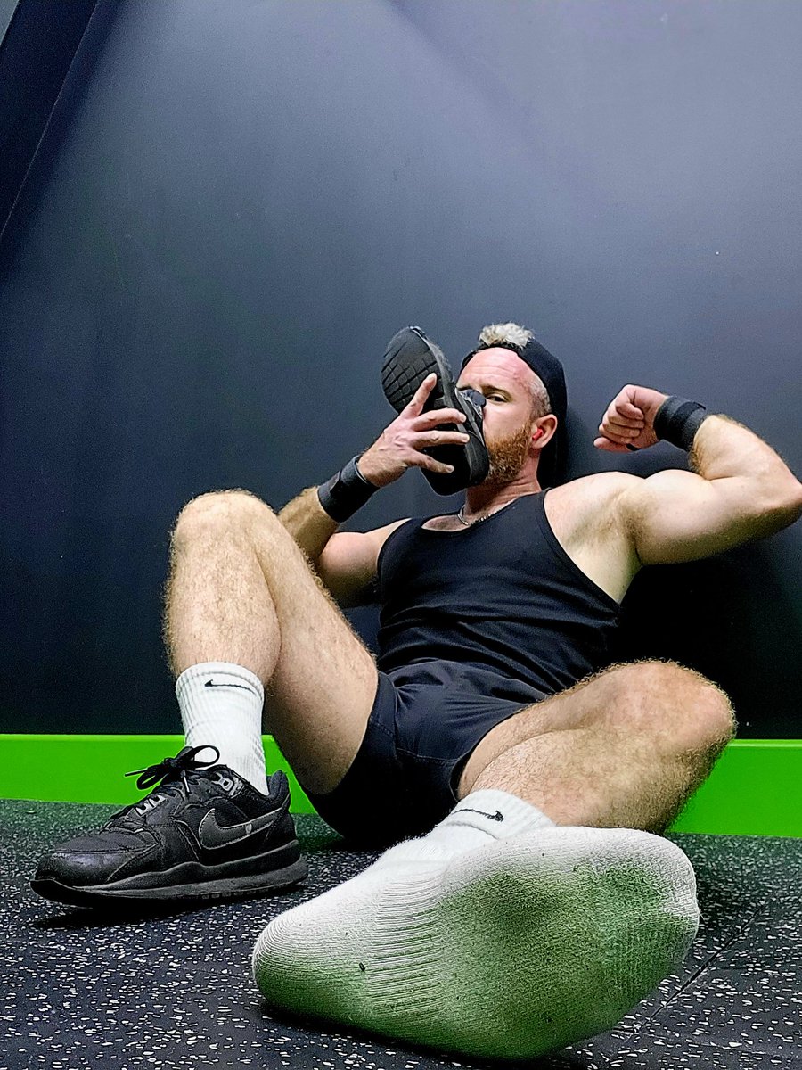 Matt_thebratx's tweet photo. When you are at the gym but you have the urge to smell @NikeMuscleLad 🤤😈💪 https://t.co/0dYeaVsRer