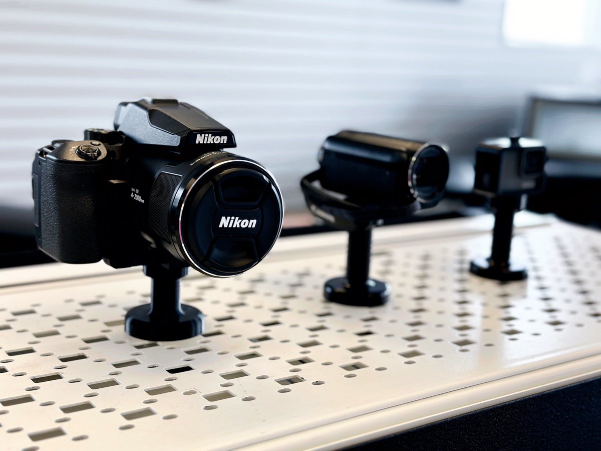 ScorpionSecure's tweet photo. Elevate your in-store displays with our Tool-Less Camera Scorpion! Universally designed to fit all fixture types, it secures a wide range of cameras, camcorders, and lenses. https://t.co/A7iTZ4Qwdv