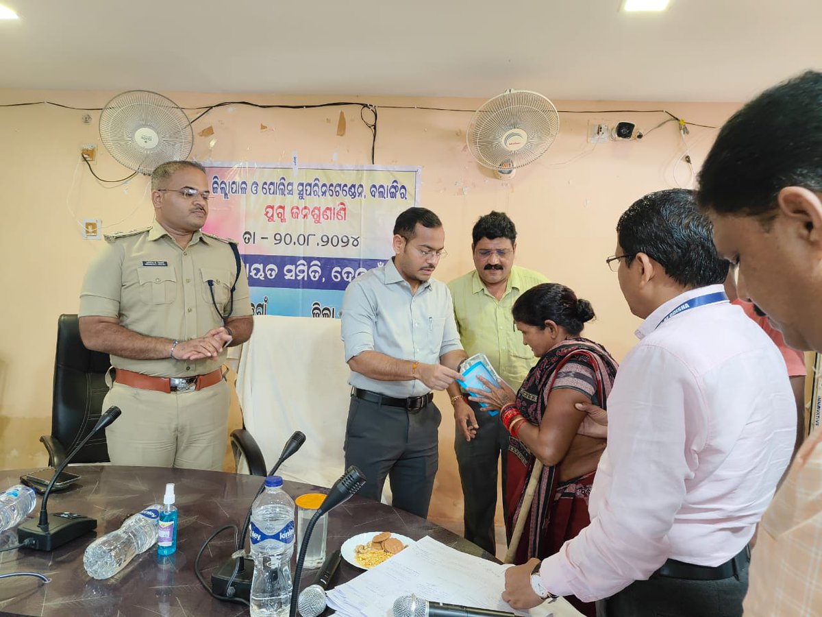 ଆଜି ତା :20/08/2024 ଦିନ ପଞ୍ଚାୟତ ସମିତି, ଦେଓଗାଁ ଠାରେ ଥିବା ଜନଶୁଣାଣୀ କାର୍ଯ୍ୟକ୍ରମ ରେ ଜିଲ୍ଲାପାଳ, ଆରକ୍ଷୀ ଅଧିକ୍ଷକ,ପ୍ରୋଜେକଟ director,DRDA, ଜିଲ୍ଲା ସାମାଜିକ ସୁରକ୍ଷା ଅଧିକାରୀ,ବଲାଙ୍ଗୀର ଙ୍କ ଦ୍ୱାରା 5 ନୂଆ ହିତାଧିକାରୀ ଙ୍କୁ ମଧୁ ବାବୁ ଭତ୍ତା ପ୍ରଦାନ କର ଗଲା<a href="/SSEPD2/">SSEPD</a> <a href="/CollectorBgr/">Collector & DM, Balangir</a> <a href="/zp_balangir/">Zilla Parishad Balangir</a> <a href="/SsepdB/">DSSO, Balangir</a>