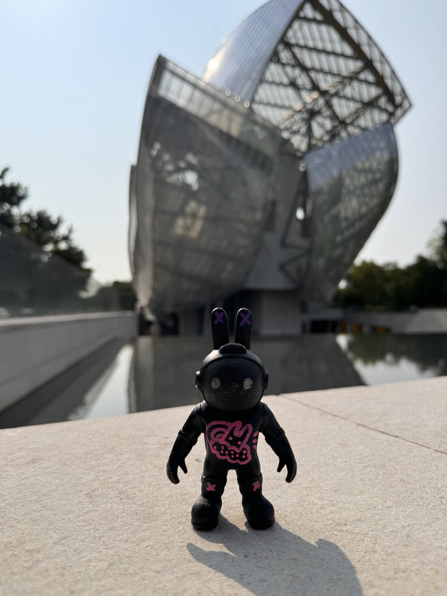 Buns getting inspired by Foundation
LouisVuitton in Paris