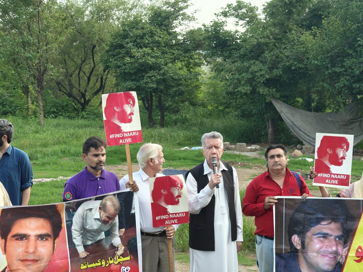 NDM_Official's tweet photo. اسلام آباد: نیشنل ڈیموکریٹک موومنٹ کے سینئر رہنما افراسیاب خٹک اور سیکرٹری فائنانس کمیٹی خوشحال خان نے صحافی مدثر نارو کی جبری گمشدگی کے چھ سال مکمل ہونے کے خلاف نیشنل پریس کلب کے سامنے احتجاجی مظاہرے میں شرکت کی۔
این ڈی ایم کے سینئر رہنما افراسیاب خٹک نے احتجاج سے خطاب کیا۔ https://t.co/5ZlZ8Ipfn1