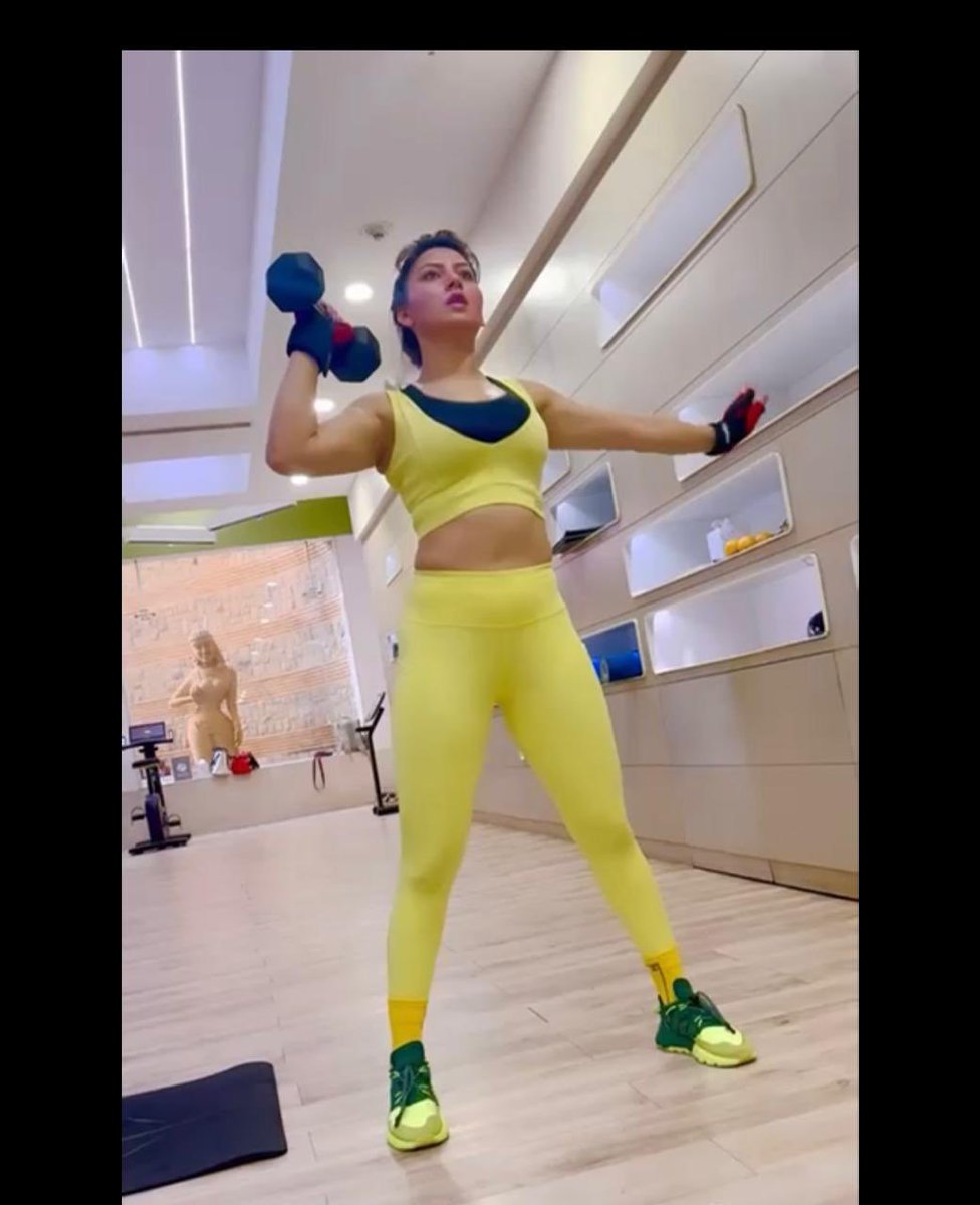 firstindiafilmy's tweet image. Urvashi Rautela spotted training hard and sweating it out in the gym, trains hard for her next ‘NBK 109’ starring Nandamuri Balakrishna and Bobby Deol
#firstindiafilmy