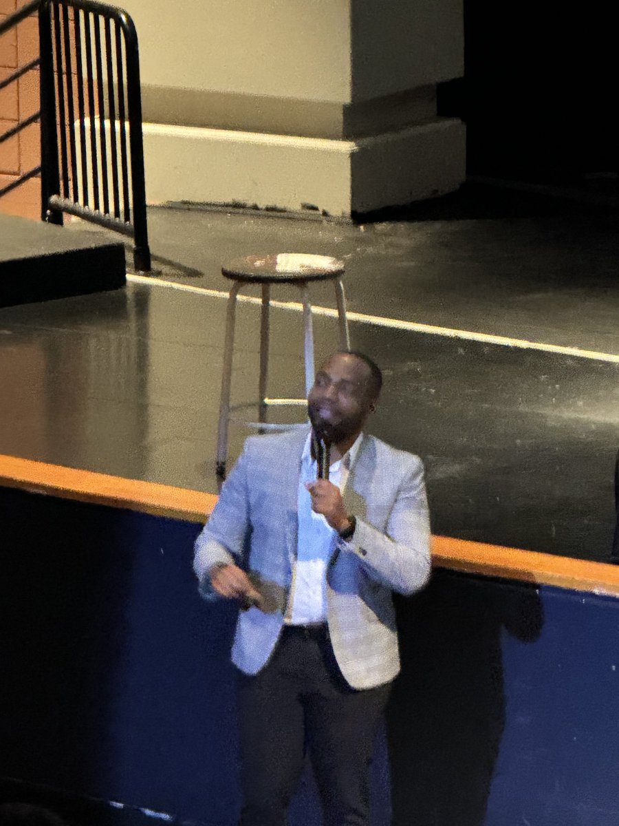 James sharing his wisdom with the Watkins Mill cluster. ⁦proud to see a BOND brother and UnboundEd brother out here making a difference. <a href="/unboundedu/">UnboundEd</a>⁩ ⁦<a href="/MCPS/">MCPS</a>⁩ ⁦<a href="/VCNajera/">Vilma Nájera, Principal</a>⁩