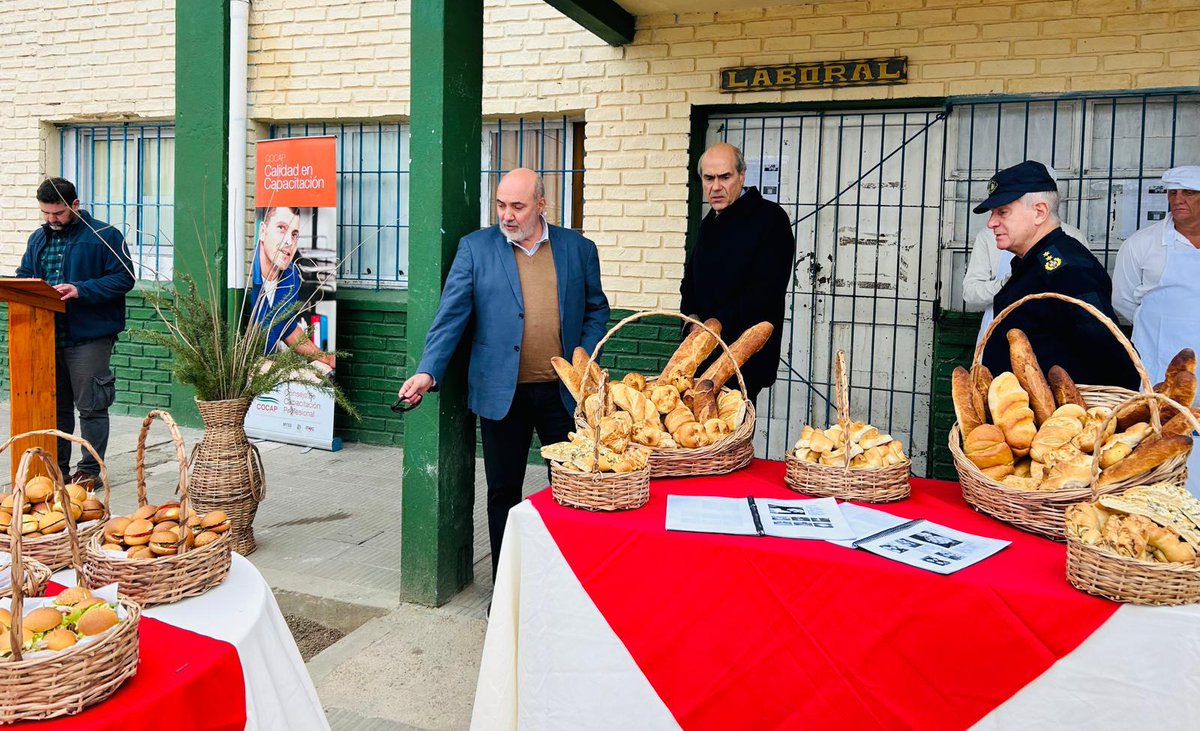 COCAPuy's tweet photo. Entre mayo y agosto iniciaron 24 cursos con la metodología COCAP para capacitar, apoyando la rehabilitación, a unas 400 personas privadas de libertad (PPL), en el marco del Convenio interinstitucional INR-INEFOP-COCAP. https://t.co/4ULietZJx2