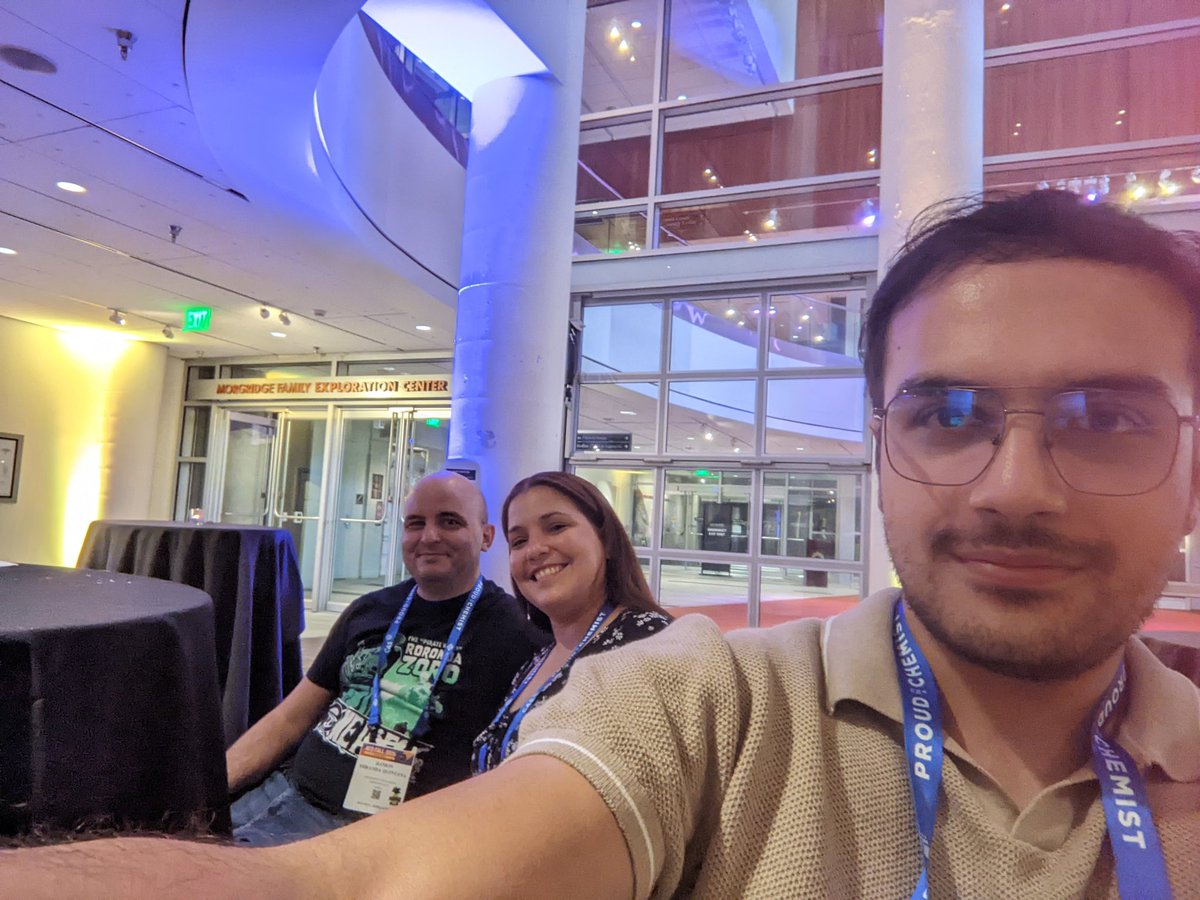 NoaYisel's tweet image. And there is always time for a #NightatTheMuseum to spend time with our @ACSPHYSDivision fellows. #ACSFall2024 @DenverMuseumNS