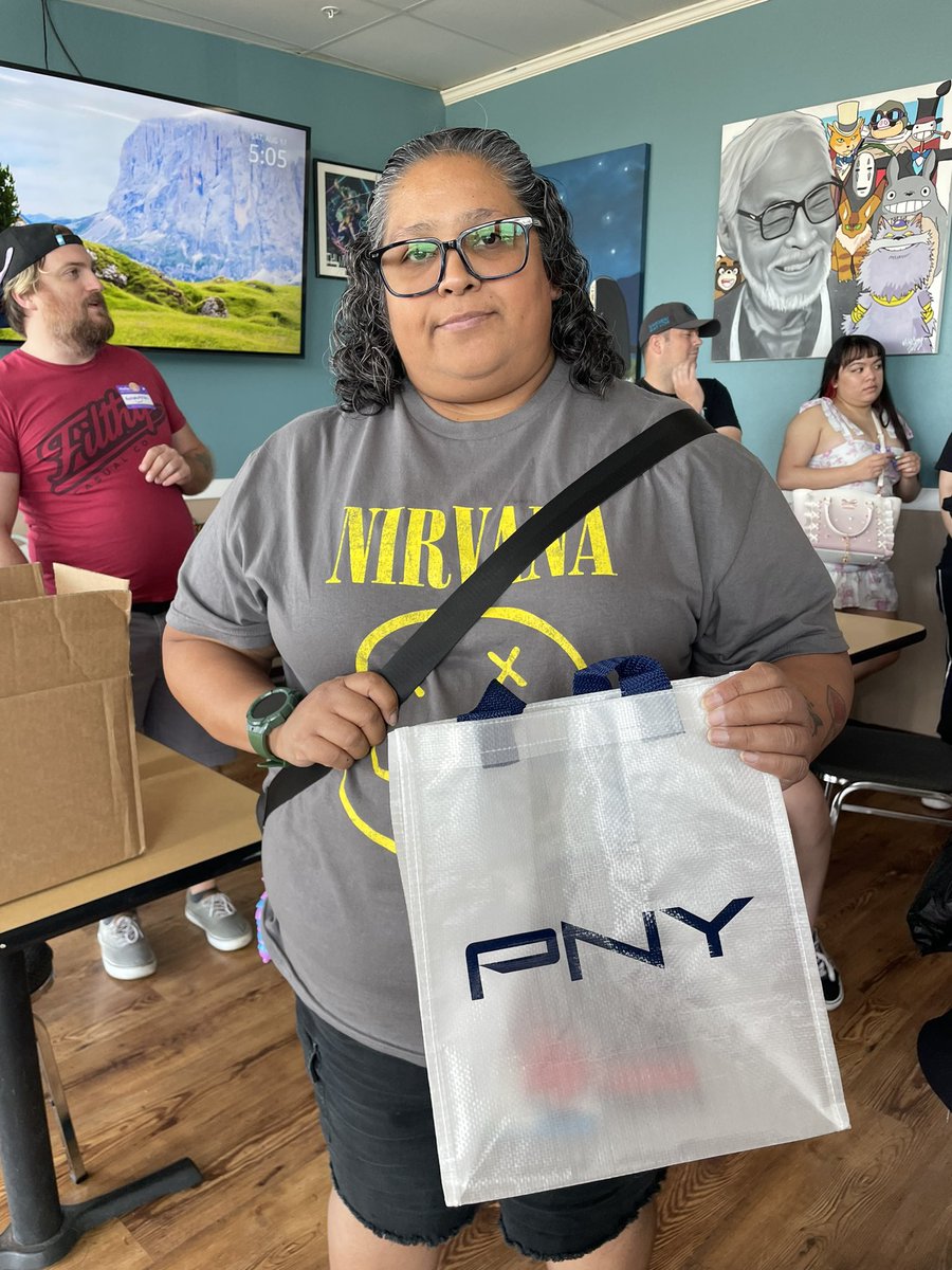 A big big thank you to @xlr8gam1ng for having a presence at the meetup!! Thanks for taking the time to do an interview on stream as well!! 

The memory merch y’all gave out will help us remember this meetup for a long time!! (Bad joke we know)