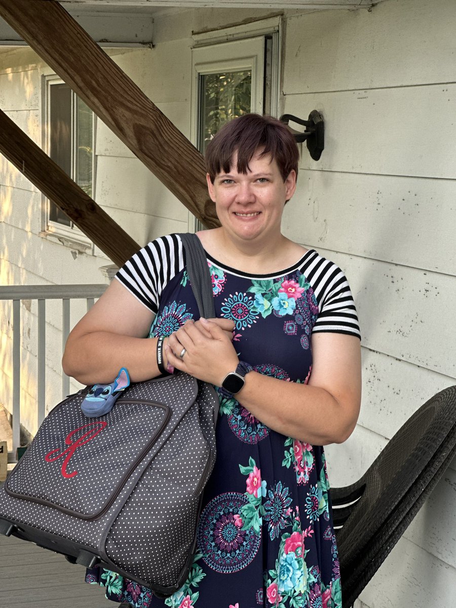 JeredRolves's tweet photo. First day of school. @JessRolves is teaching HS Science again this year. Eliza is starting 3rd grade and Addison is starting Kindergarten. Oh how the time flies. #proudtobeawarrior https://t.co/FhEruEuXu2