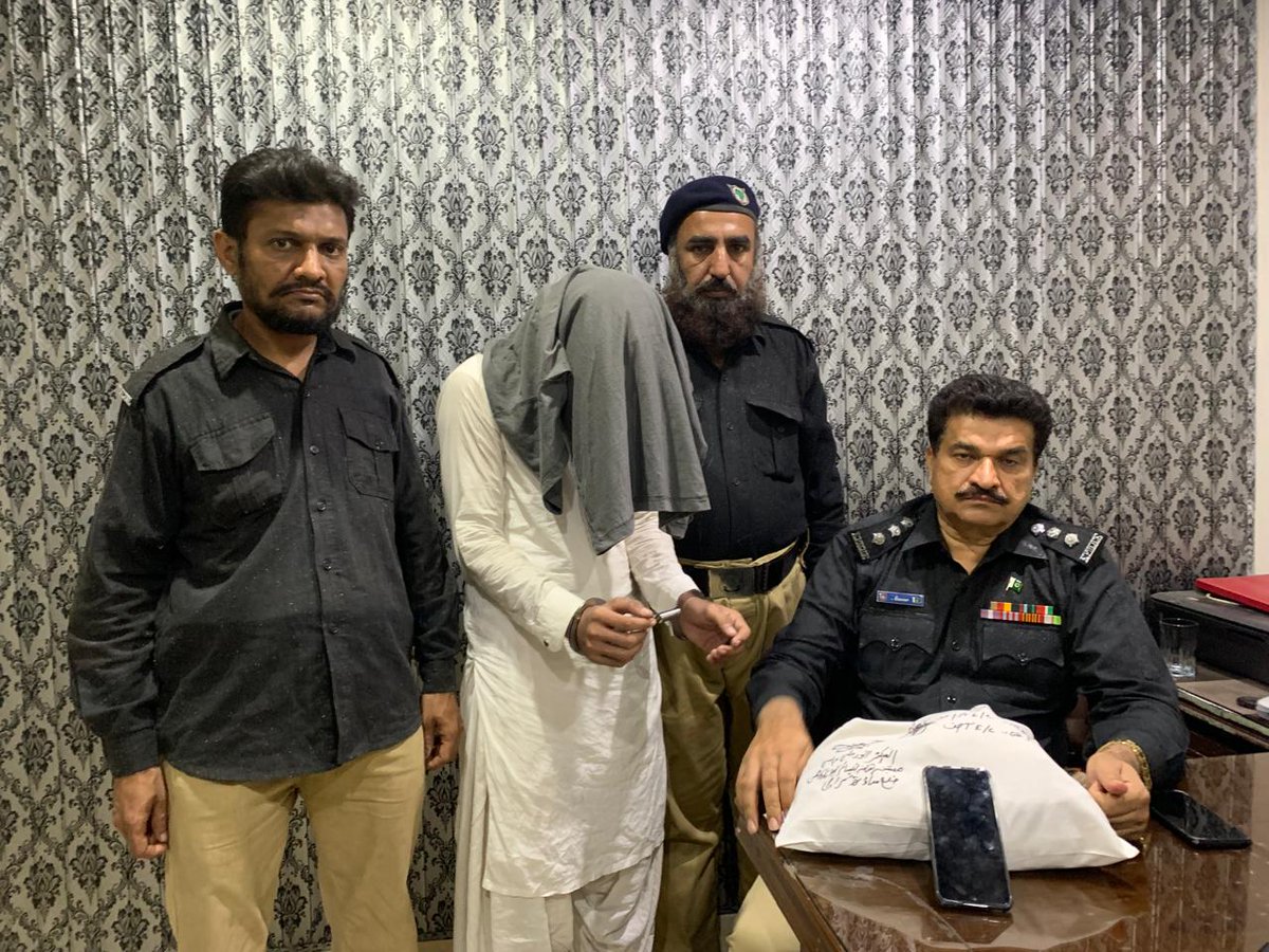 Syedakbar90's tweet photo. کراچی میں ایکسائز نارکوٹکس کنٹرول کی کارروائی: منشیات فروش طاہر خان ولد سعید محمد خان گرفتار، 5720 گرام اعلی معیار کی چرس برآمد، مقدمہ نارکوٹکس سبسٹنس ایکٹ کے تحت درج، تفتیش جاری۔
@sharjeelinam
#NarcoticsAction #ProgressiveSindh #VisionSindh https://t.co/N3RVNpZNZf