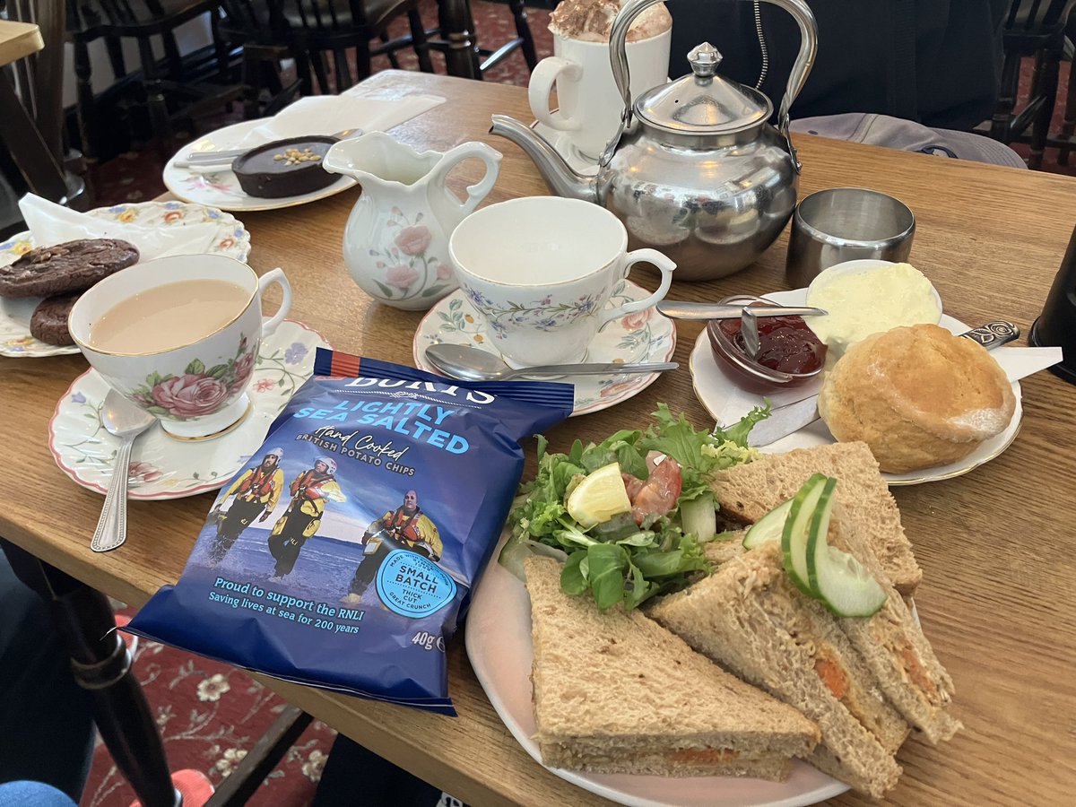 DianeReeves777's tweet photo. Lovely sunny Day in Clovelly today 💕❤️
Might have made some new friends🥰🫏🫏#Clovelly #Devon #Donkies @ClovellyVillage https://t.co/PnBa7t47GB