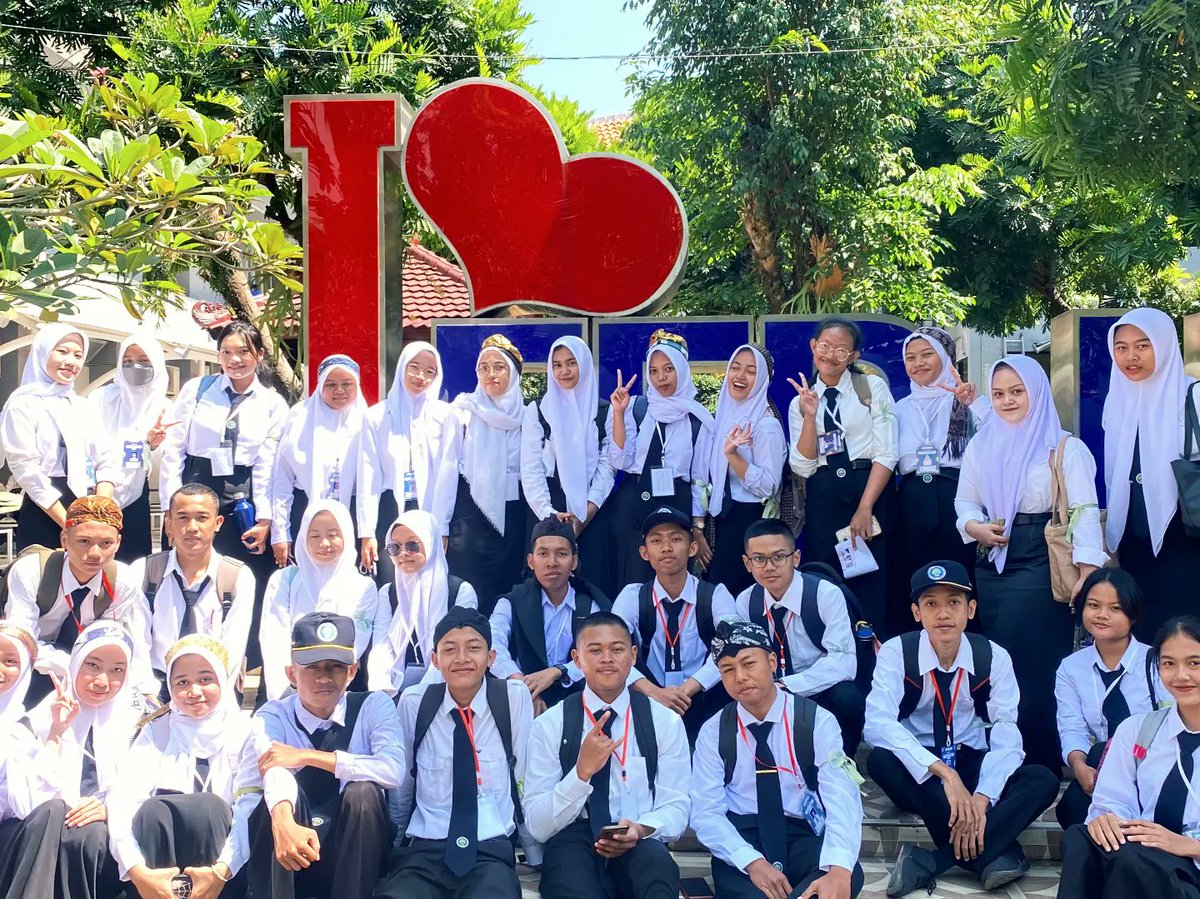 galr10_'s tweet photo. [Day-3 PKKMB UM 2024]
Saya MARS GALIH ARLEO dari Fakultas Sastra
Bangga Menjadi Bagian dari Laskar Dewantara Muda 2024

@UM_1954
@BEMUMOfficial

#Day3PKKMBUM2024
#PKKMBUM2024
#MabaUM2024
#SinergiKreasi
#BEMUM2024
#UMtheOnlyOne
#SahabatMahasiswa
#LaskarDewantaraMuda https://t.co/jp8PKgJbAh