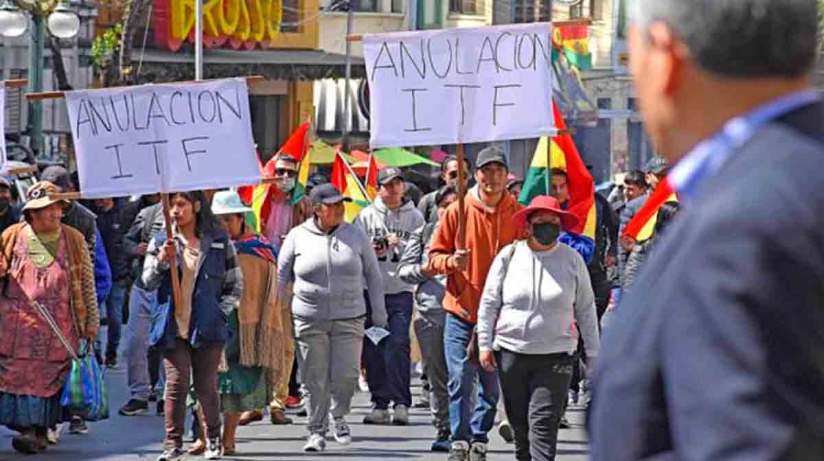 InfochacoBo's tweet photo. Gremialistas anuncian bloqueos y el Gobierno ve la mano de Evo https://t.co/RupO3VQCaQ https://t.co/ag8yeL8V8J