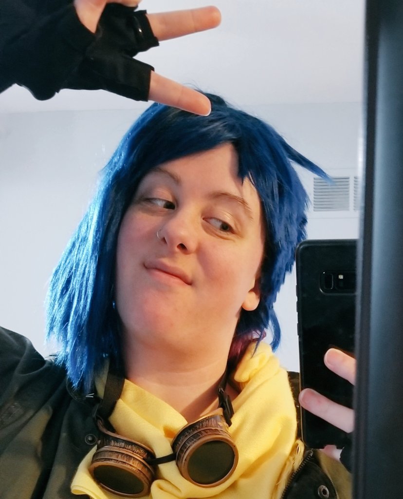 glomdi's tweet photo. I found the perfect wig and then I almost destroyed it. Losing the curls was expected, but I was too enthusiastic with my swishes and it got tangled and dried terribly. Several hours with a straightening iron and all was well. Everyday Erys is my favorite cosplay I've ever done. https://t.co/xAMIMHYh6u