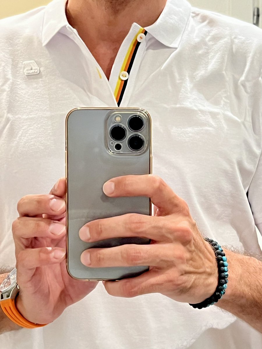 Quest’estate è troppo calda per mettere la camicia…

#polo #estate #agosto #caldo #fashion #tshirt #style #kway #moda #casualstyle <a href="/kway_official/">K-Way Official</a>