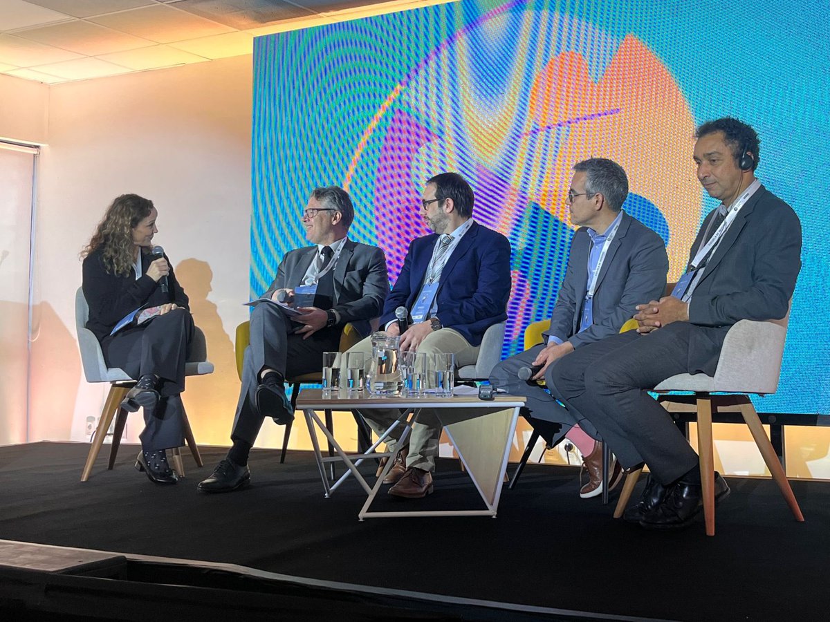 📍Con representantes de <a href="/UNICEFuruguay/">UNICEF Uruguay</a> 
<a href="/UNESCOmvdo/">UNESCO Montevideo 🏛</a> y <a href="/Ceibal_Uy/">Ceibal</a> se lleva a cabo un panel de reflexión 💭📚en la #EscueladeInvierno2024 de <a href="/fundacionceibal/">Fundación Ceibal</a> y <a href="/ANIIuy/">ANII - Uruguay</a>.
➕🔗youtube.com/live/D38OKr55U…