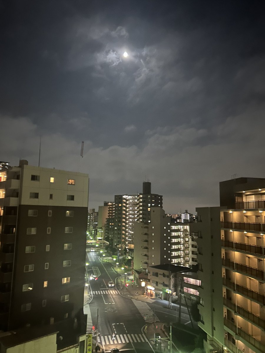 新しい家から月が見えてて、幸せ(  ´˘`  )

今夜は久しぶりにDeath Noteみよっかな🎬

#新居　#夜空