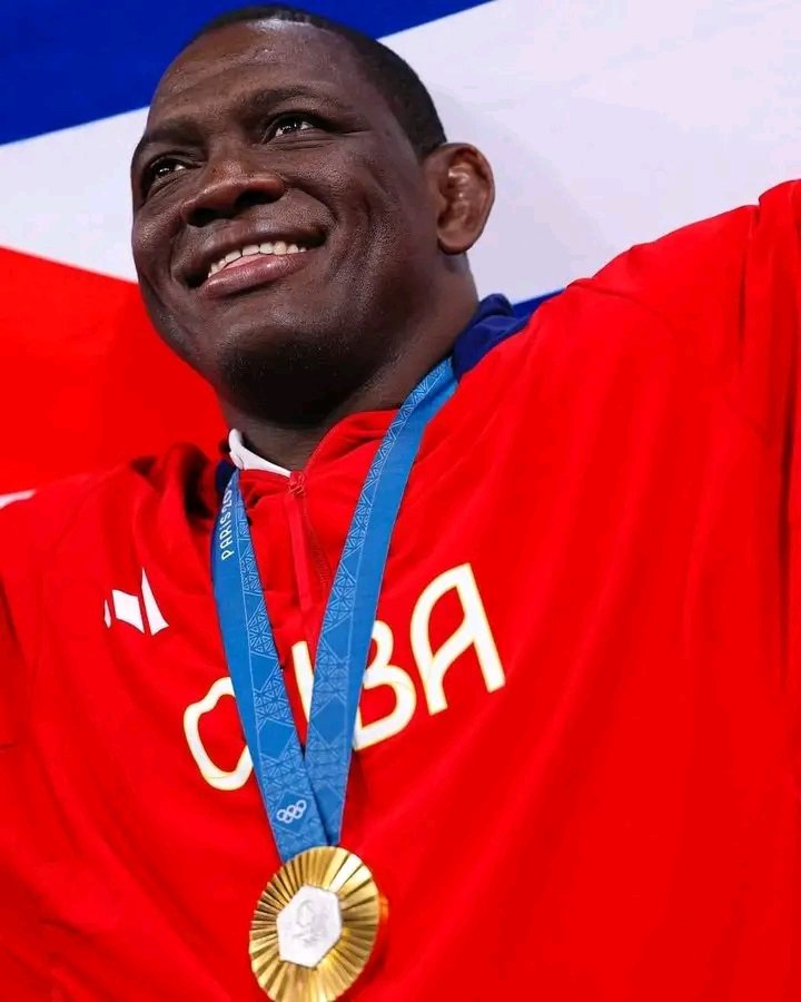 FeemPinera_ofic's tweet photo. Hoy cumple años Mijaín López, toda una leyenda del deporte en #Cuba que tantas alegrías le ha dado a su pueblo.
Muchas Felicidades campeón👌
#CubaMined #FEEMdeCuba #UJCIsla
Att:Comunicador Municipal de la FEEM 👋 https://t.co/Ce5h3WoZq9