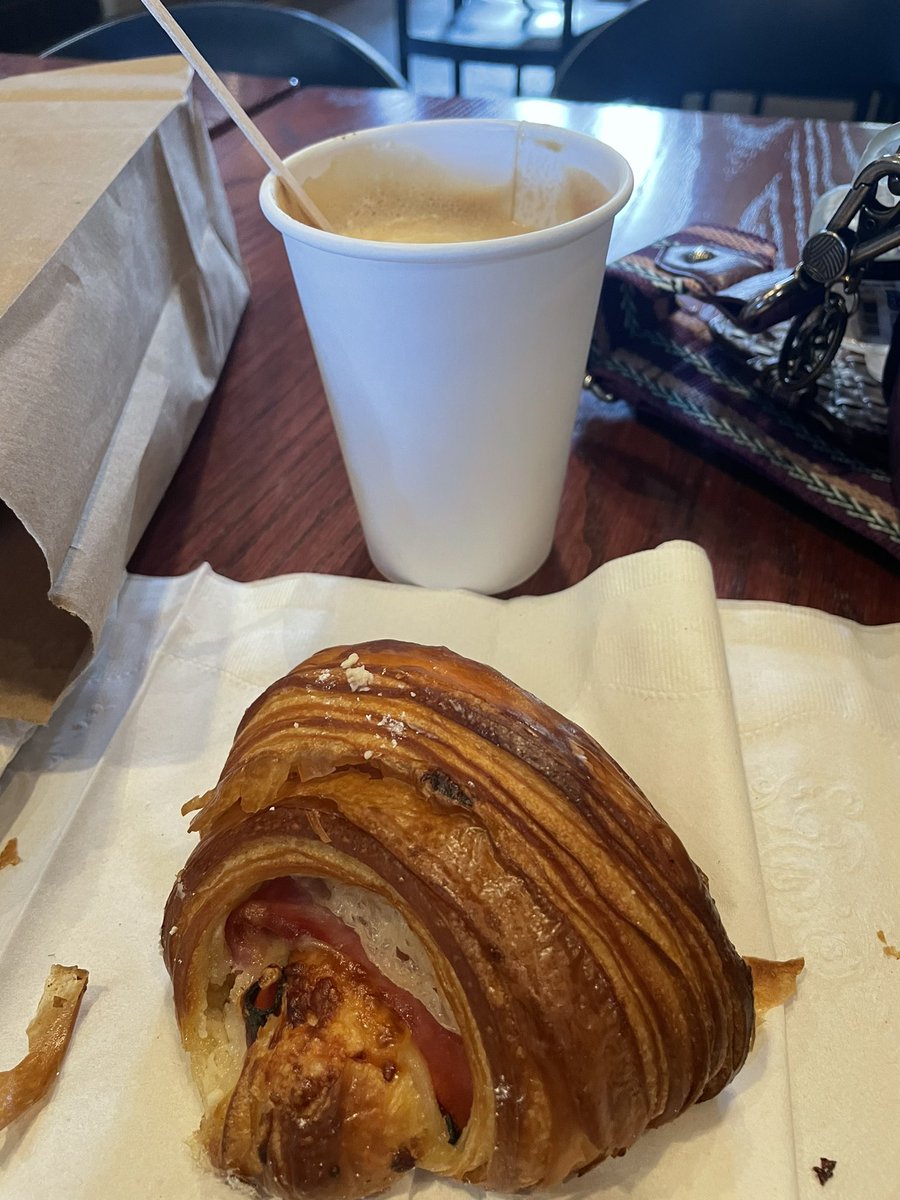 Brigitox's tweet photo. @DanielMartinezD Desayuno de hoy https://t.co/13dR3YaPEe