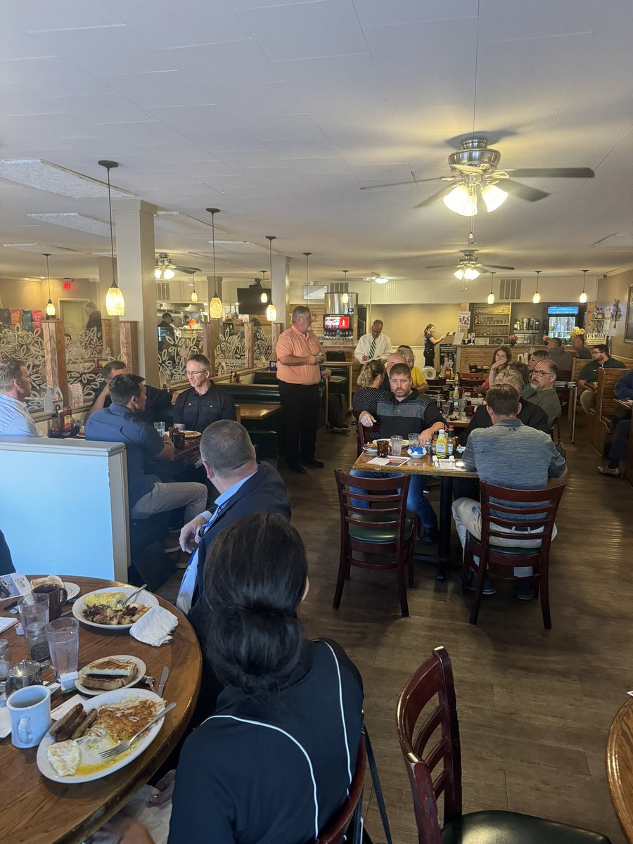 Breakfast today with Clinton County Catalyst! 

Great to hear from business and community leaders about the work they’re doing to make a difference in Clinton County.