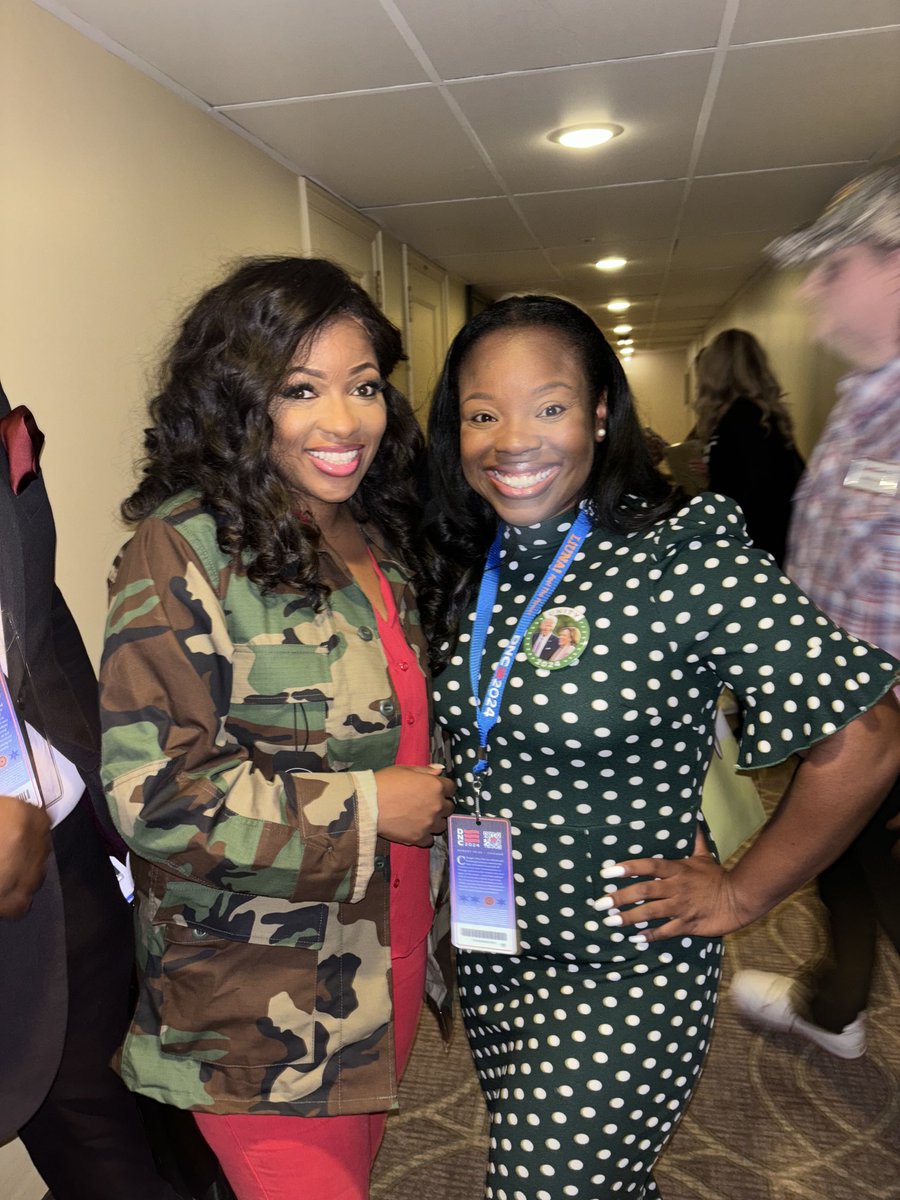 Anointed08's tweet image. We kicked off the Arkansas Delegation breakfast this morning with the fearless leaders, Congresswoman ⁦⁦@JasmineForUS⁩, Bernie Sanders, and our very own Senator Mark Pryor. ⁦@ArkDems⁩ #DayTwo #DNC2024 💙💙💙