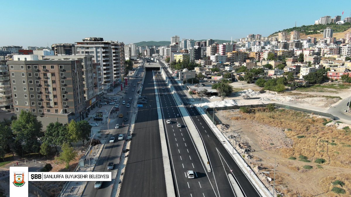 🚧 Balıkayağı Katlı Köprülü Kavşağı'nda önemli bir adım daha! 🚧

Karayolları Genel Müdürlüğü tarafından yapılan Balıkayağı Kavşağında yürütülen çalışmalar kapsamında, Şanlıurfa-Diyarbakır istikametinde altgeçit ve yan yol trafiğe açıldı. Bu gelişme, bölgedeki trafik akışını