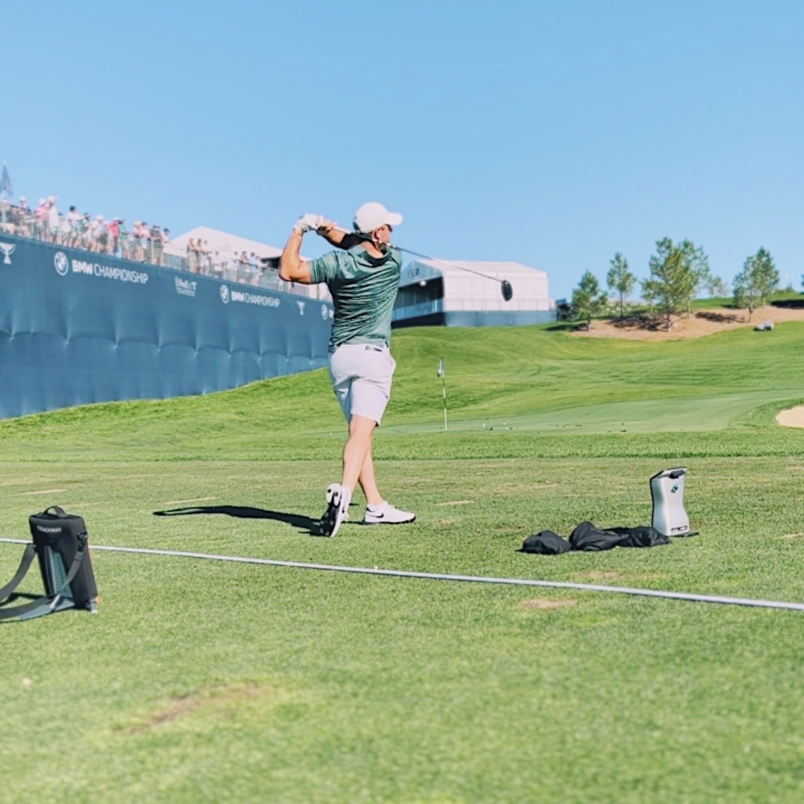 Rory: “That one went 395 with low spin, we will be hitting 400 yards today.”

Castle Pines range staff: “Uh…Mr. McIlroy, can you please aim away from the houses over the net at the back of the driving range so you don’t hit them.”

Rory: 😬

Buckle up for 💣’s at the <a href="/BMWchamps/">BMW Championship</a>