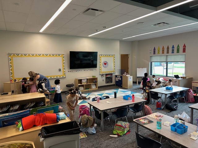 Crestview_NKC's tweet photo. @Crestview_NKC welcomed it's littlest learners with the addition of three PreK classrooms!  We are so excited they are here! @NKCSchools #nkc1stday https://t.co/zH9kYEGcuN