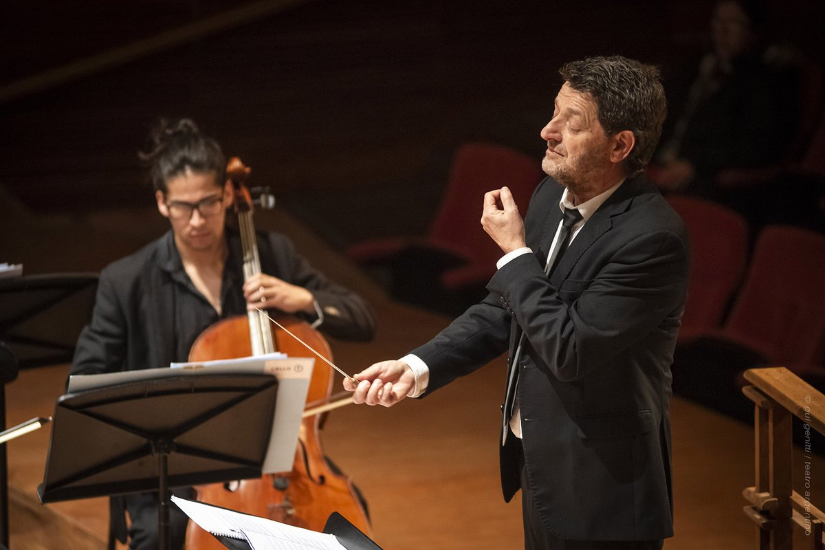 TeatroArgentino's tweet photo. 📸¡Así disfrutamos, el pasado domingo 18 de agosto, del concierto de la Camerata Académica en la Sala Piazzolla!

🎶Junto a su director Bernardo Teruggi y con Constantino Duprat como solista de violoncello, se interpretaron obras de Grieg, Casadesus/ Bach y Mozart 👏. https://t.co/qH13jfwjZb