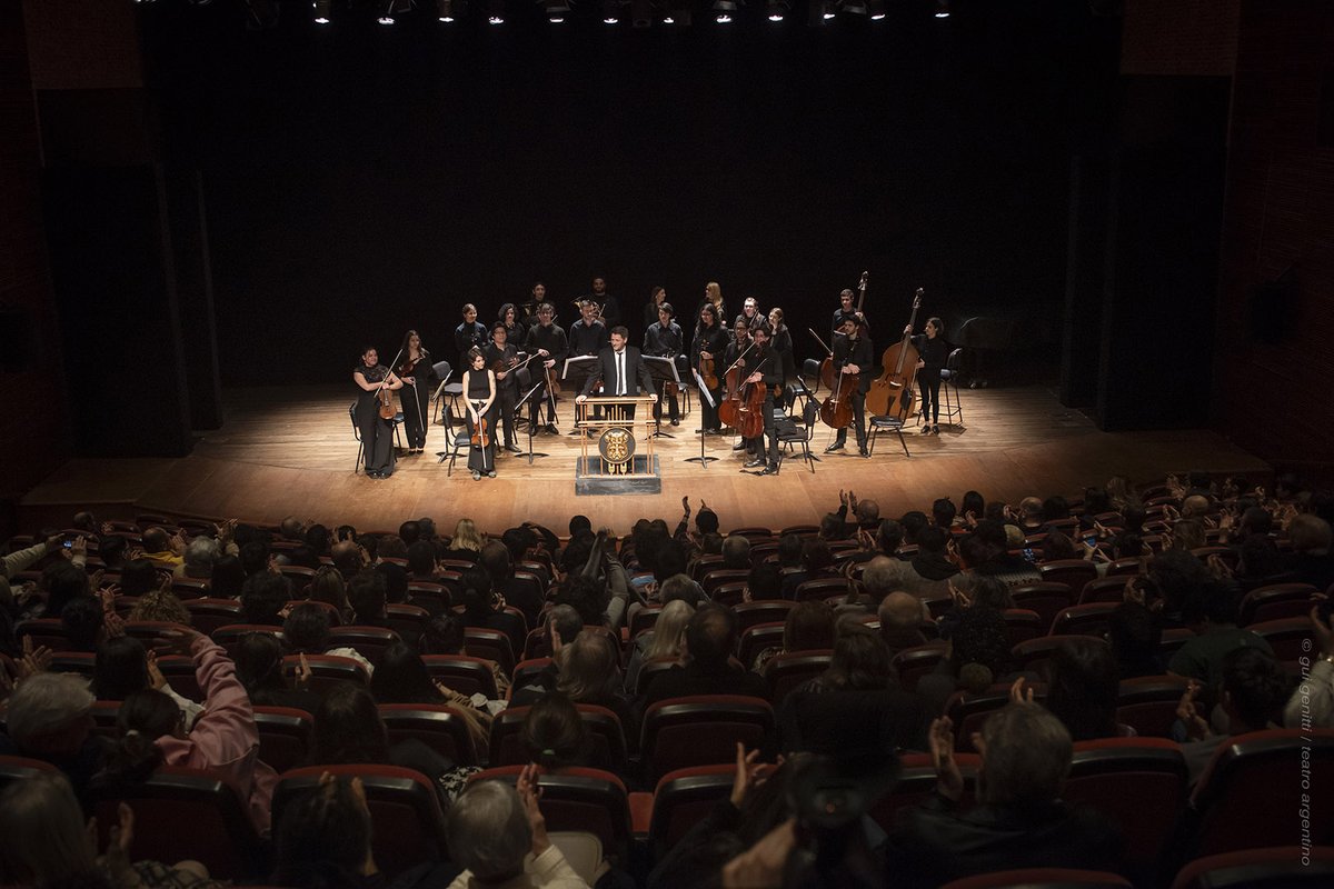 TeatroArgentino's tweet photo. 📸¡Así disfrutamos, el pasado domingo 18 de agosto, del concierto de la Camerata Académica en la Sala Piazzolla!

🎶Junto a su director Bernardo Teruggi y con Constantino Duprat como solista de violoncello, se interpretaron obras de Grieg, Casadesus/ Bach y Mozart 👏. https://t.co/qH13jfwjZb