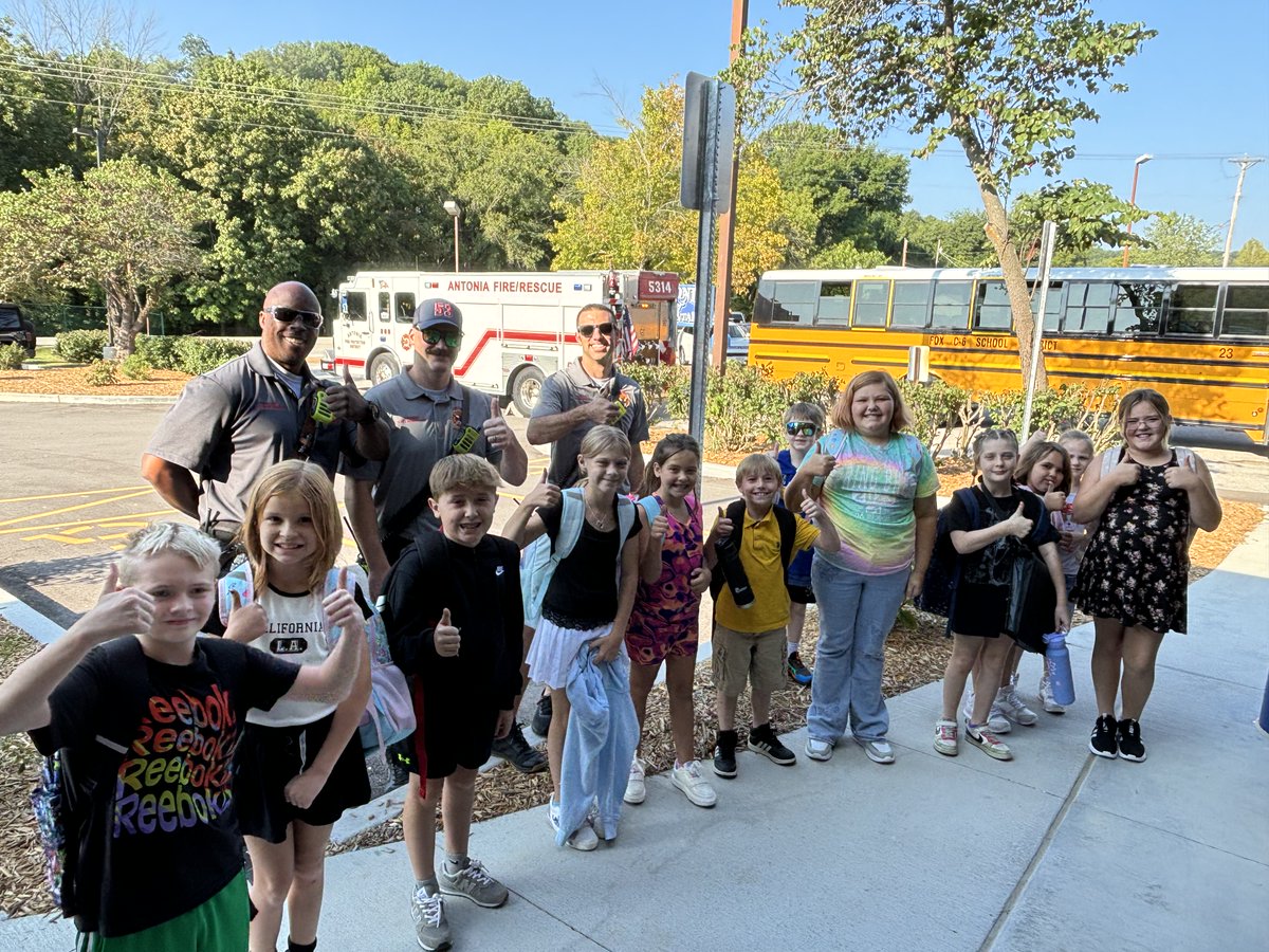 AESBulls's tweet photo. What a great start to our year! Thank you Antonia Fire for helping welcome back our students. #FoxFirstDay https://t.co/pUFrpSb18f