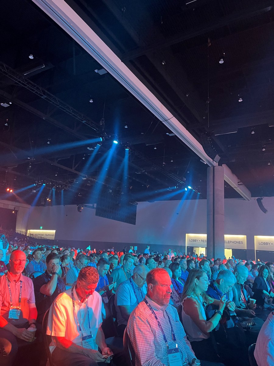 VWAdvisors's tweet photo. Last week, a few of our team members joined 10,000 others at LPL Financial's Focus Conference in San Diego. We are excited to share our experience with the rest of our team and put what we learned into action. Big thanks to LPL for the great event! #LPLFocus https://t.co/B9V8Upz7q4