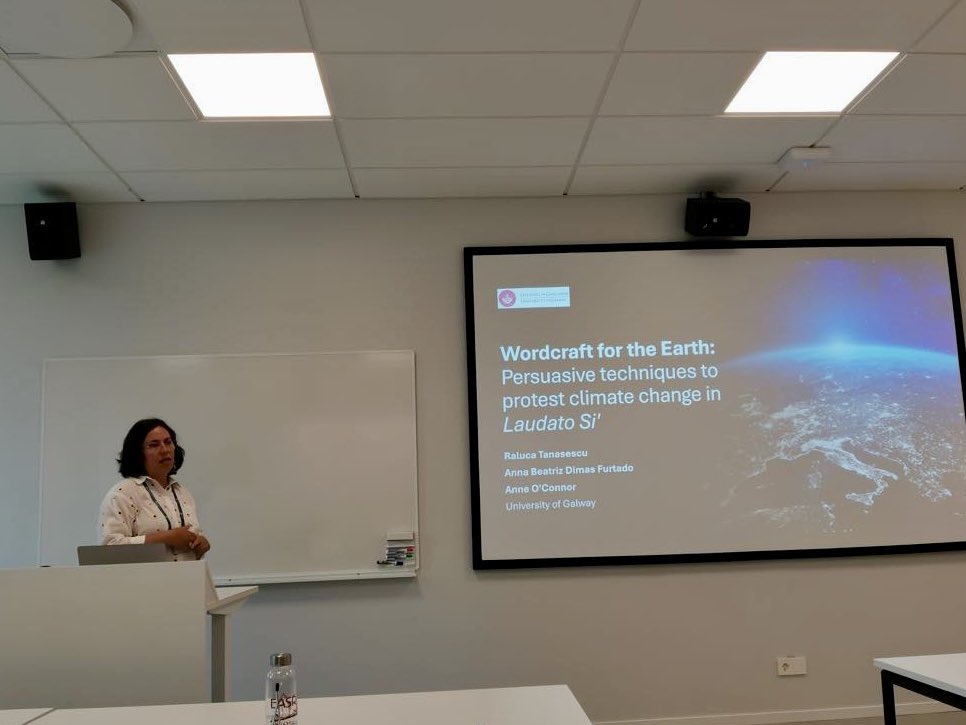 Delighted by the very many questions about the interdisciplinary work we are doing <a href="/PIETRA_Galway/">PIETRA - Translation & Communication</a> in a very eclectic panel 4M at #EASR2024. easr2024.se And great to chat with colleagues from 🇫🇮 and 🇨🇿 <a href="/GalwayOc/">Anne O'Connor</a> <a href="/anna_furtado/">anna furtado</a>