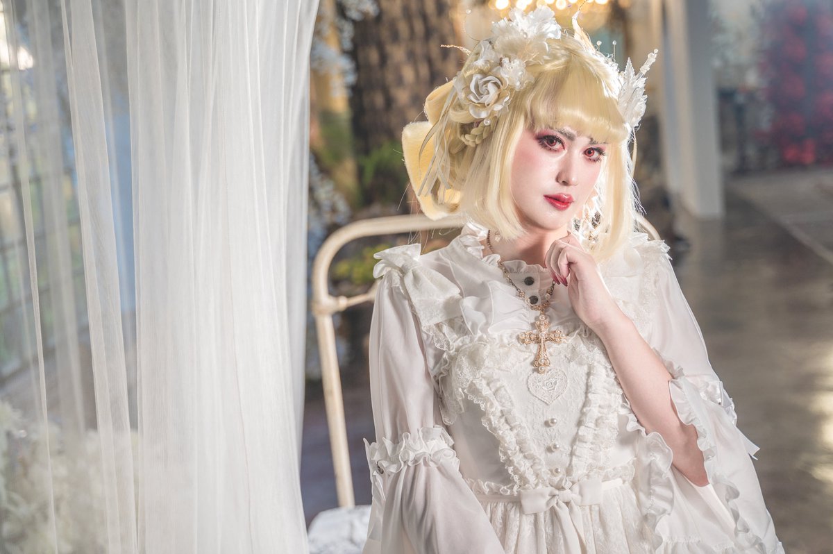RinLucid's tweet photo. 血族團拍的正片速報
第二個角度 就是破倉庫的那張床
帶著一點嚴肅的表情思考著什麼
彷彿像是吸血鬼在找吸血的對象🤍
感謝主揪易酸的揪團🩸
攝影感謝 : Ching Cheng Wang (有二修過) https://t.co/bP59DthbAP