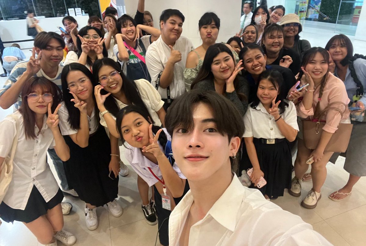 leng_pct's tweet photo. วันนี้เป็นวันที่มีความสุขมากๆ ขอบคุณที่ทุกคนมาร่วมแสดงความยินดีกับพี่ชายเล้ง ละก็แวะมาหากันน้า วันนี้ดีใจอีกอย่างนึงเป็นวันที่ได้ตัวละครเวที ที่อยากให้ทุกคนมาดูเล้งน้า เล้งจะตั้งใจทำผลงานนี้ ขอบคุณที่มาหากันน้า🎉💓🙈
#หยกขาวศรทอง 
#zaleng https://t.co/mIvhOsg4ln