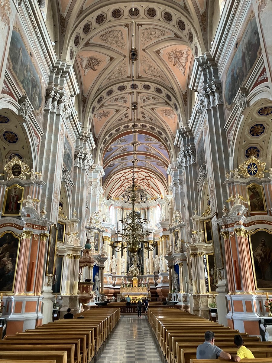 josviaque's tweet photo. ⛪️ Kowieńska #bazylika archikatedralna Świętych Apostołów Piotra i Pawła. Na zewnątrz #gotyk, w środku #renesans przemieszany z #barok.iem. 👌🏻 #Kowno #Kaunas #Litwa #Lietuva #Lithuania #RON #RzeczpospolitaObojgaNarodów #architektura https://t.co/ilb1FN3BfO