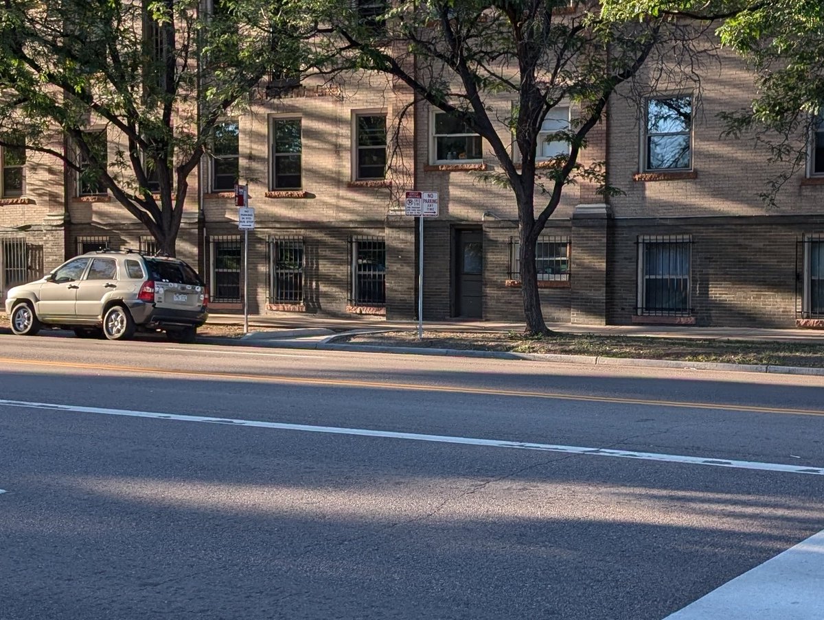 BryanByBike's tweet photo. New @RideRTD bus stop configuration on 17th at Steele.

I don't rely upon a wheelchair, but does anybody see the problem with this configuration?
Why do other bus stops have the No Parking sign well in front of the actual stop? 

cc: @BikeWalkBus @GreatDenTransit @human_centric_ https://t.co/qK2LEr4nqi