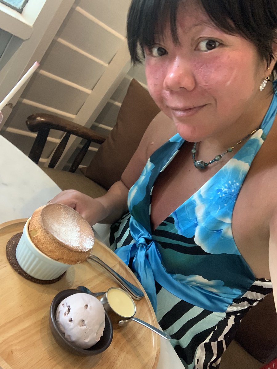 mikamiemi's tweet photo. そしてOSAKAフロマージュなるデザートスフレ。バター溜まりが出来ていて引いたwちなみに味は甘いリクローおじさんでしたw2つとも生地の密度や食感が違くて美味しかったー！
#bangkok #thailand #一人旅 #サトーン #スフレ #おひとり様ブランチ #suffle #トリュフ https://t.co/weimVaC6cO